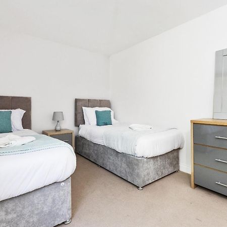 Opp B'Ham - Freshly Refurbished Walls And Carpets! Big Savings Booking 7 Days Or More! Lägenhet Marston Green Exteriör bild