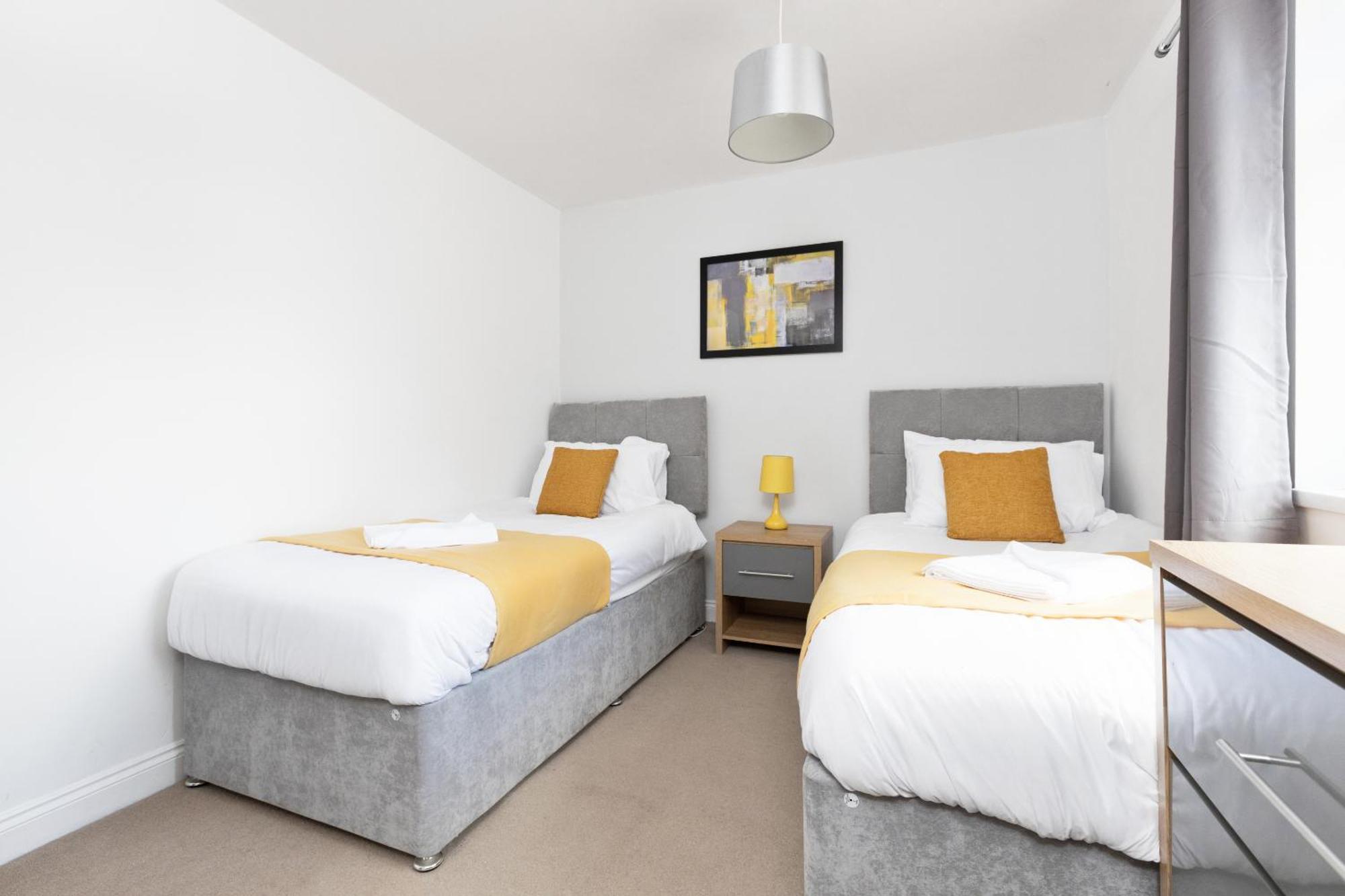 Opp B'Ham - Freshly Refurbished Walls And Carpets! Big Savings Booking 7 Days Or More! Lägenhet Marston Green Exteriör bild