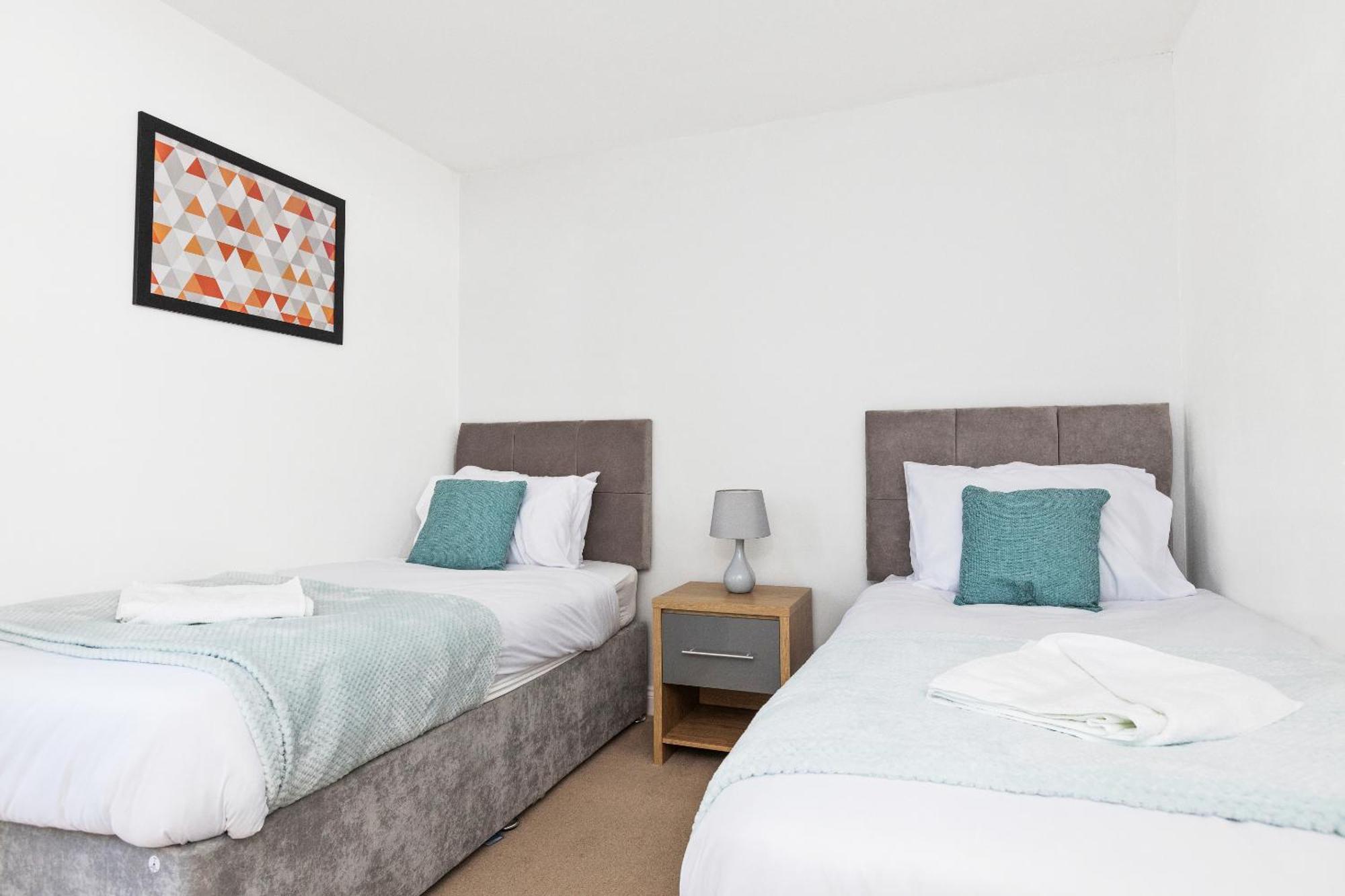 Opp B'Ham - Freshly Refurbished Walls And Carpets! Big Savings Booking 7 Days Or More! Lägenhet Marston Green Exteriör bild