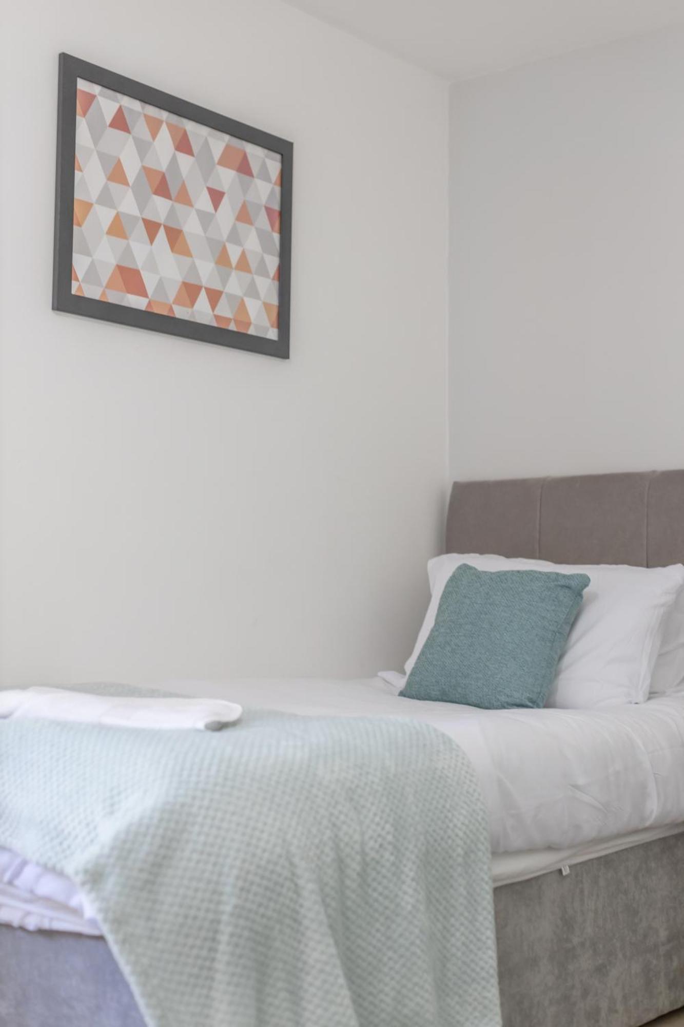 Opp B'Ham - Freshly Refurbished Walls And Carpets! Big Savings Booking 7 Days Or More! Lägenhet Marston Green Exteriör bild