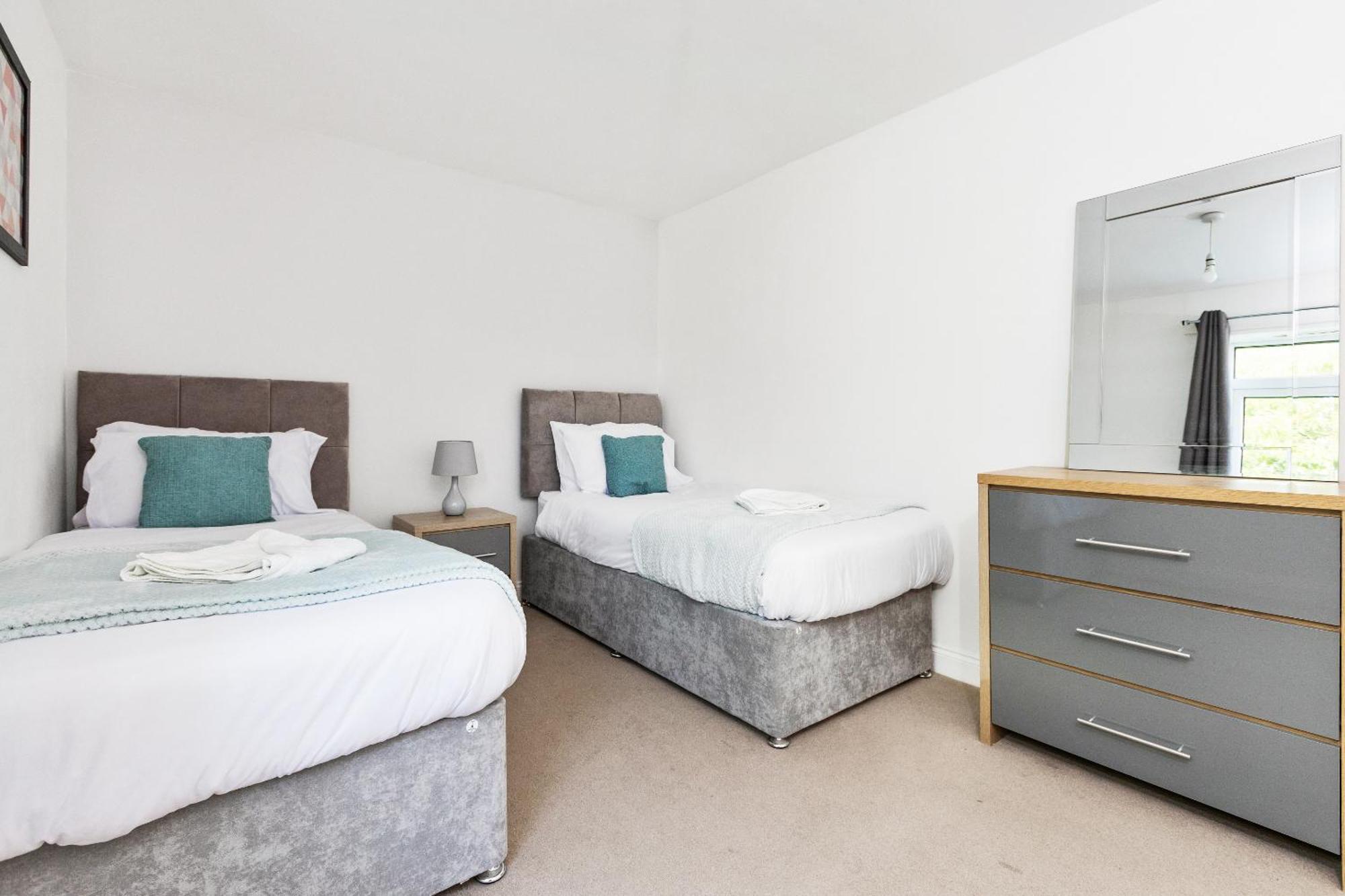 Opp B'Ham - Freshly Refurbished Walls And Carpets! Big Savings Booking 7 Days Or More! Lägenhet Marston Green Exteriör bild