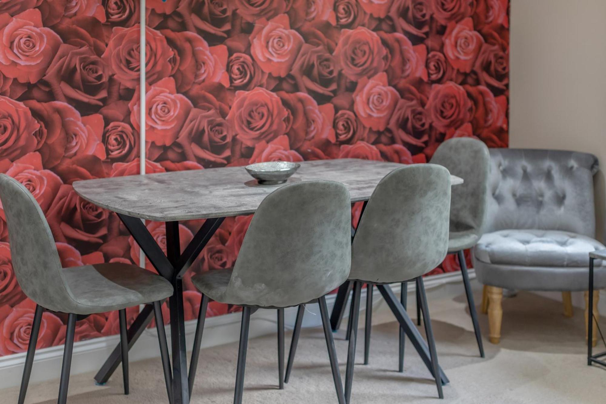Opp B'Ham - Freshly Refurbished Walls And Carpets! Big Savings Booking 7 Days Or More! Lägenhet Marston Green Exteriör bild